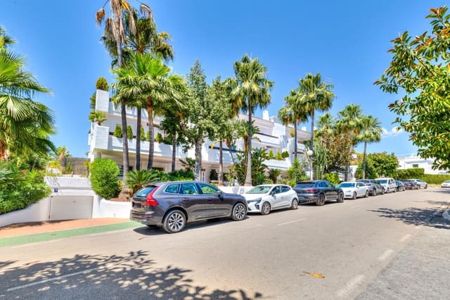 2 makuuhuone Huoneisto myytävänä paikassa Aloha Golf, Marbella mukana uima-altaan 
autotalli - 570 000 € (Ref: 10013431)