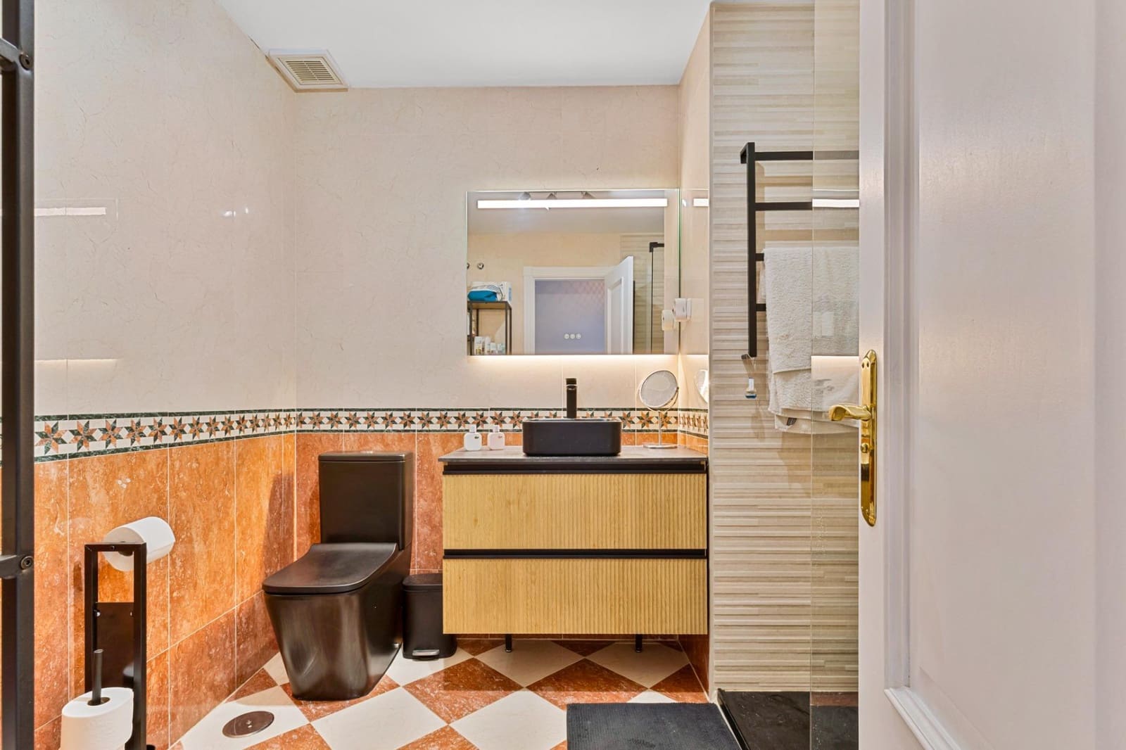 2 sypialnia Apartament na sprzedaż w Aloha Golf z basenem garażem - 570 000 € (Ref: 10013431)