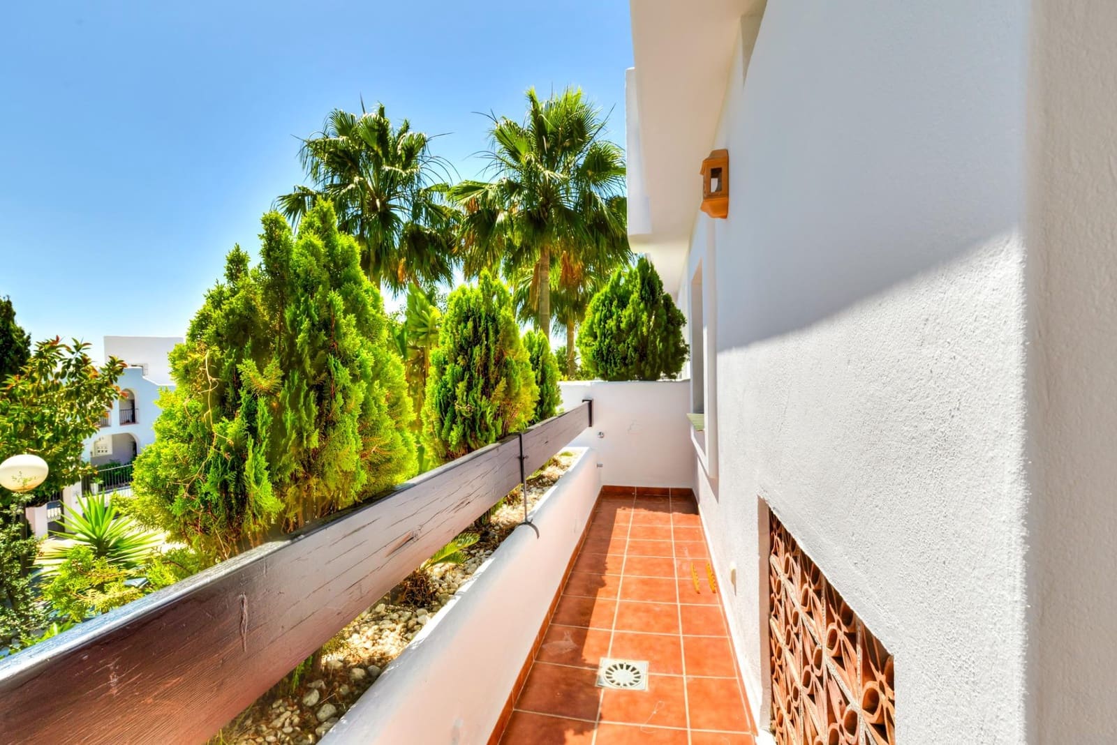 2 sypialnia Apartament na sprzedaż w Aloha Golf z basenem garażem - 570 000 € (Ref: 10013431)