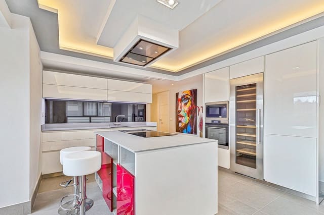 2 sovrum Lägenhet att hyra i Playa Bajadilla - Puertos, Marbella - 2 750 € (Ref: 10030666)