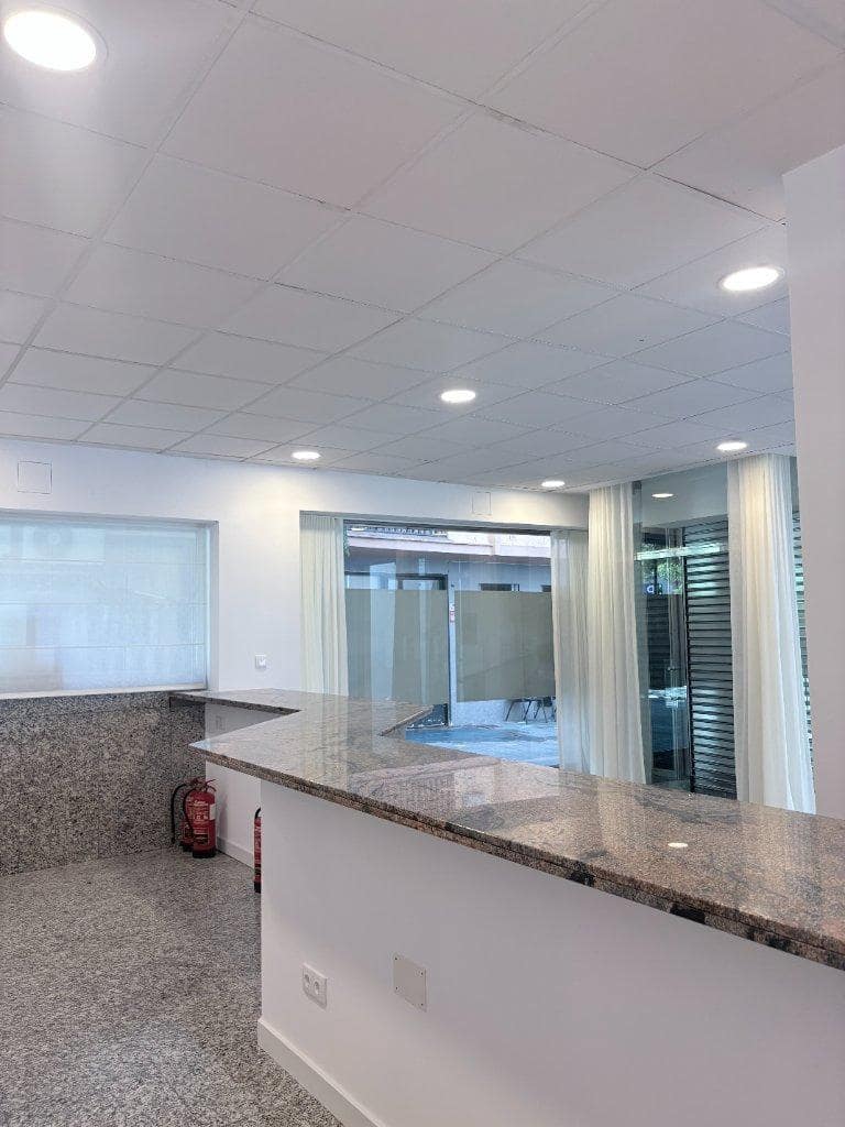 Kaupallinen myytävänä paikassa Marbella - 515 000 € (Ref: 10081364)