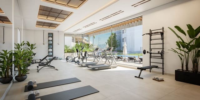 Apartamento de 2 habitaciones en Los Monteros, Marbella en venta con piscina garaje - 575.000 € (Ref: 8275296)