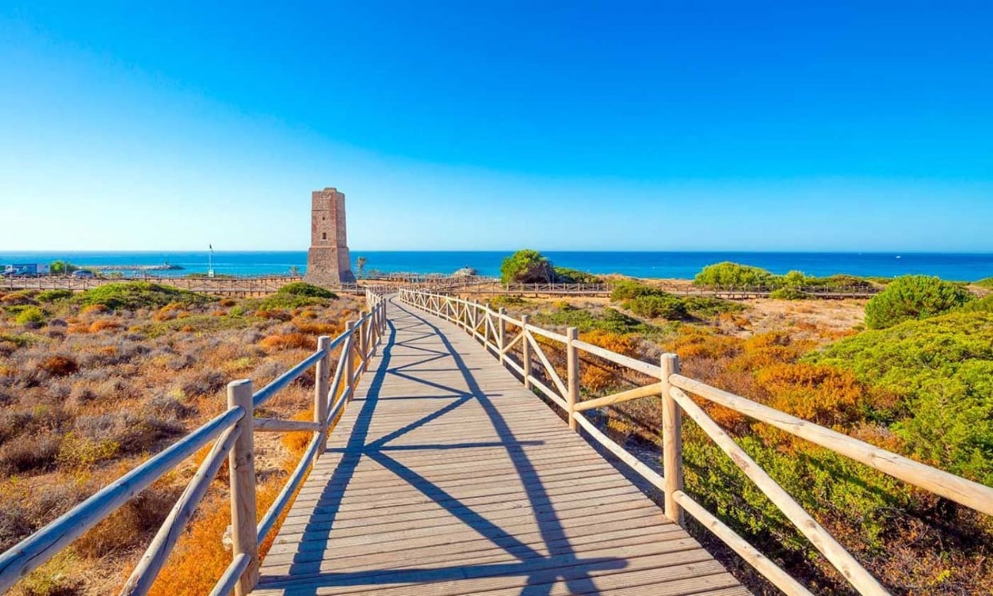 2 Zimmer Apartment zu verkaufen in Los Monteros mit Pool Garage - 575.000 € (Ref: 8275296)
