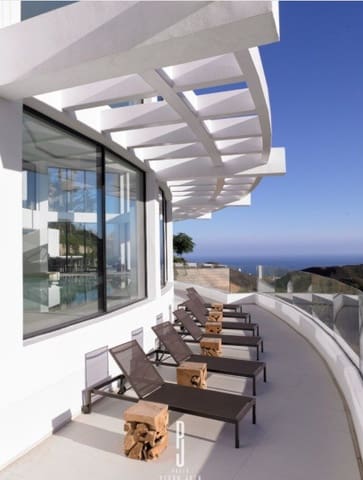 2 bedroom Apartment for sale in Marbella with pool garage - € 800,000 (Ref: 8275303)