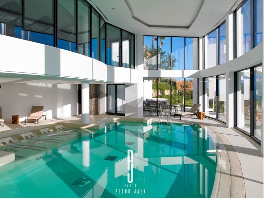 2 bedroom Apartment for sale in Marbella with pool garage - € 800,000 (Ref: 8275303)