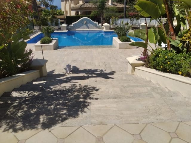 5 sypialnia Willa na sprzedaż w Las Chapas, Marbella z basenem garażem - 2 800 000 € (Ref: 8275305)