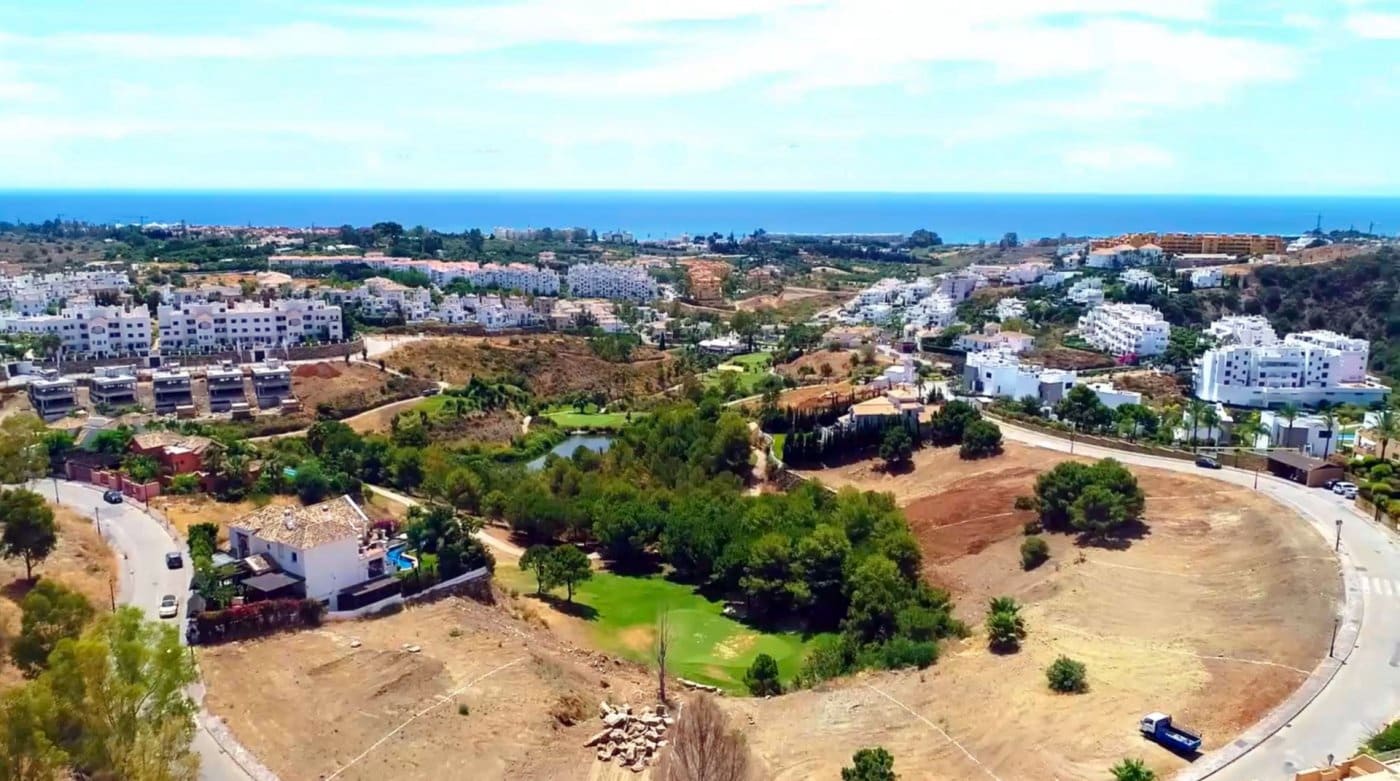 4 bedroom Villa for sale in Estepona with pool garage - € 1,995,000 (Ref: 8275315)