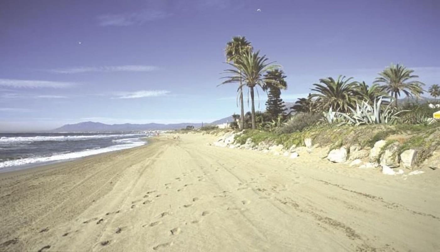 3 bedroom Flat for sale in Los Monteros with pool garage - € 735,000 (Ref: 8275316)