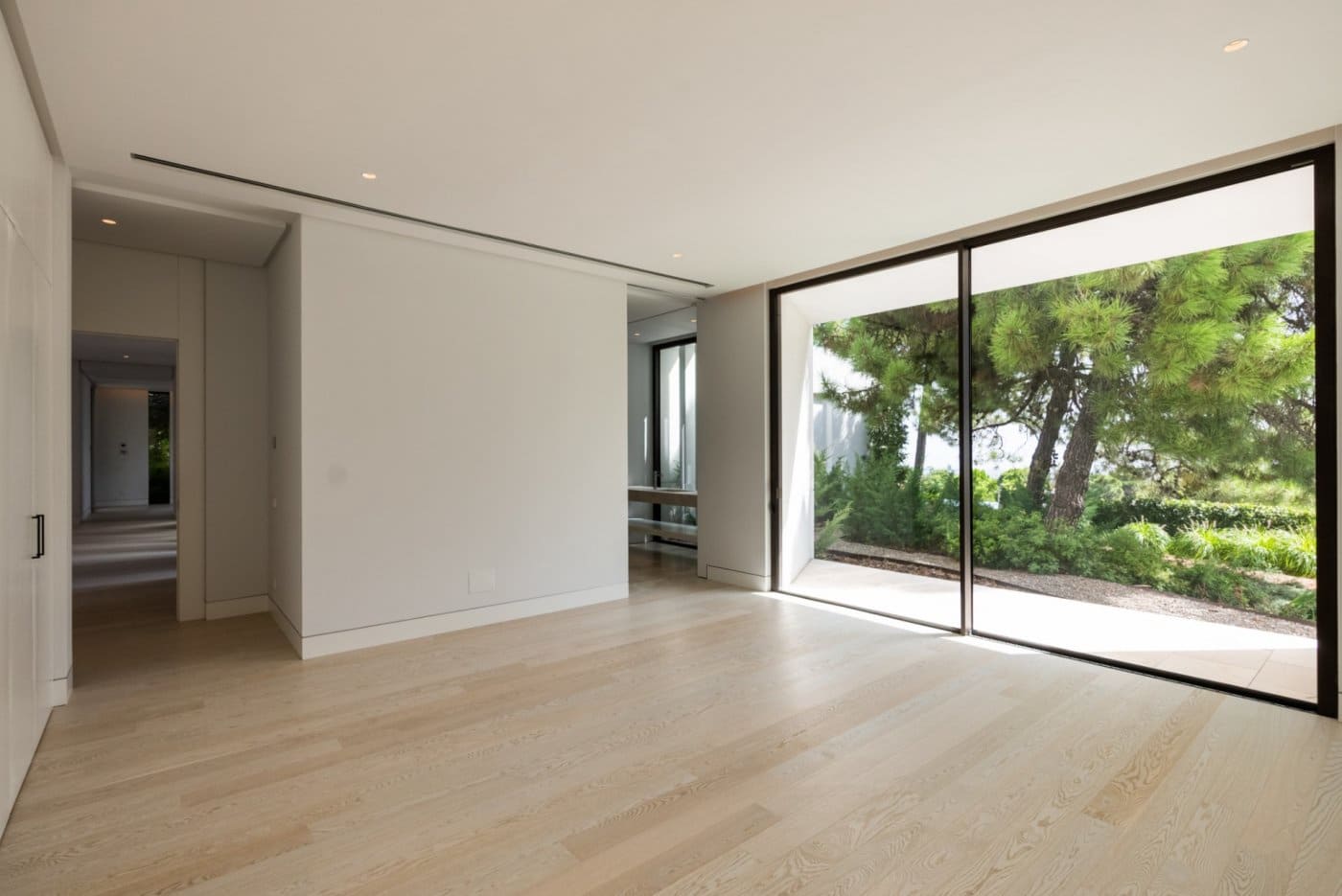 6 bedroom Villa for sale in Marbella with pool garage - € 4,750,000 (Ref: 8275319)