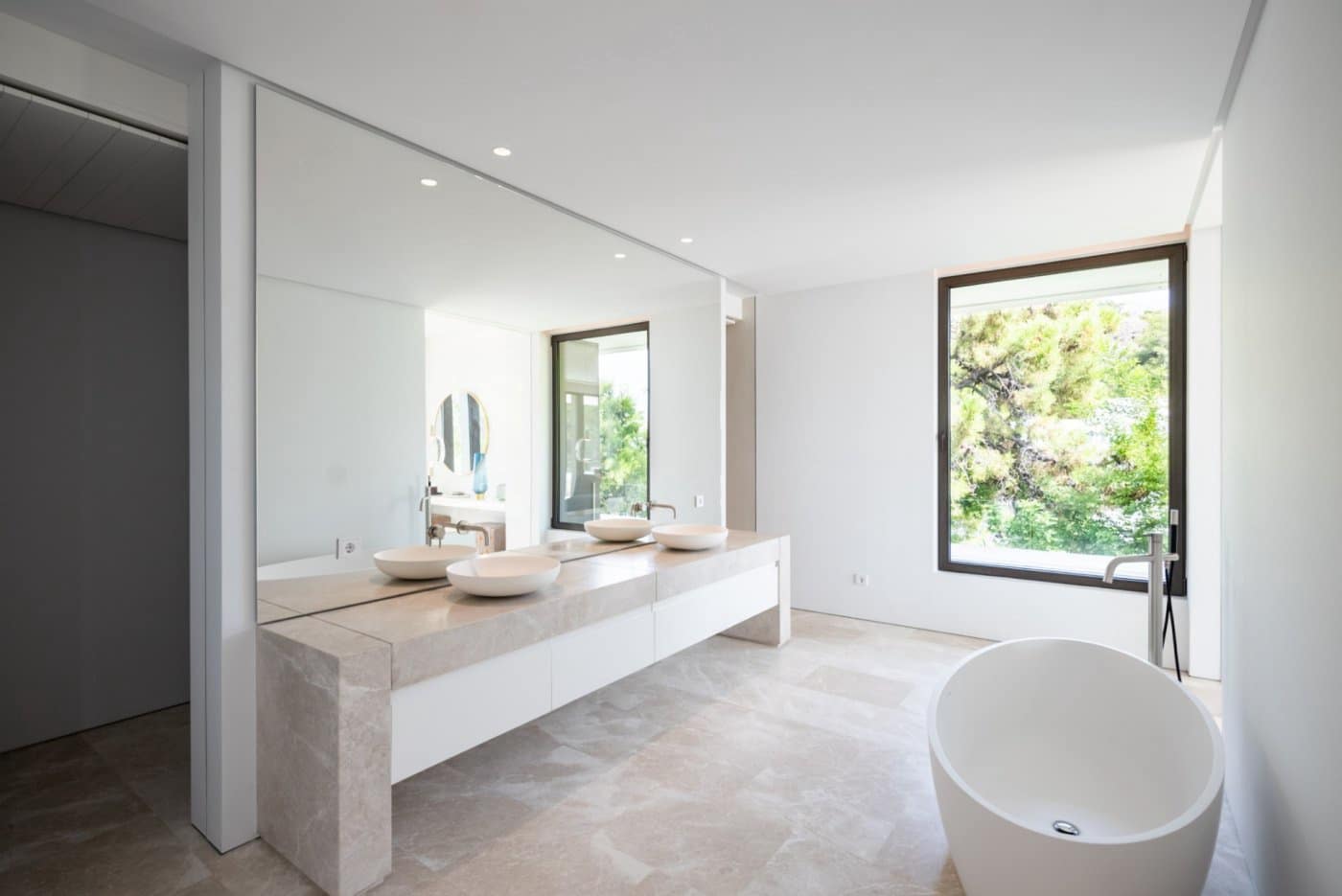 6 bedroom Villa for sale in Marbella with pool garage - € 4,750,000 (Ref: 8275319)