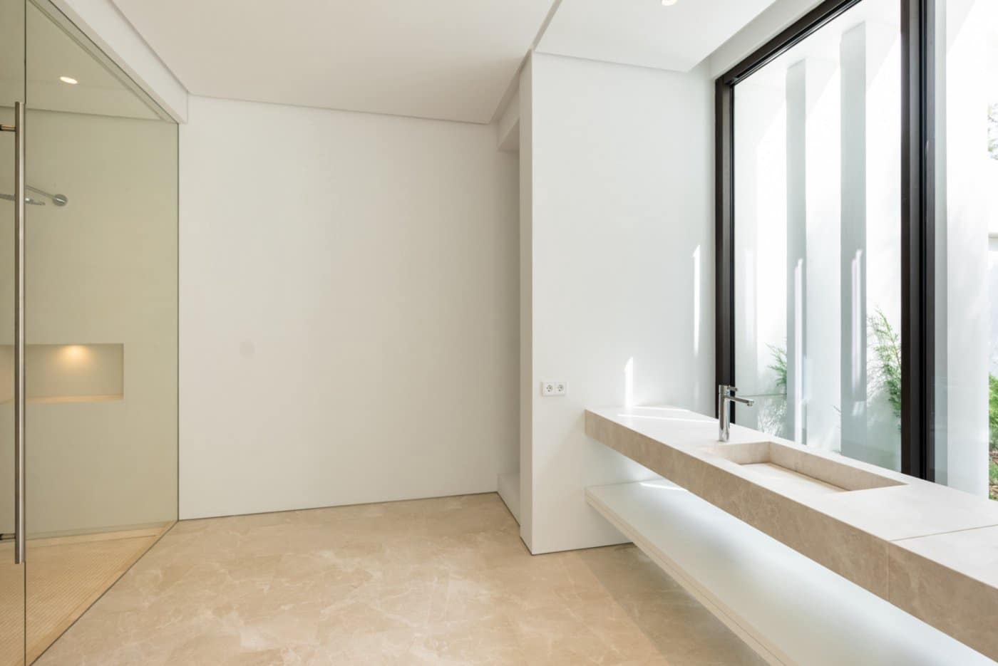 6 bedroom Villa for sale in Marbella with pool garage - € 4,750,000 (Ref: 8275319)