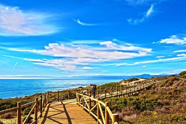 5 soverom Villa til salgs i Cabopino, Marbella med svømmebasseng garasje - € 3 865 000 (Ref: 8275334)