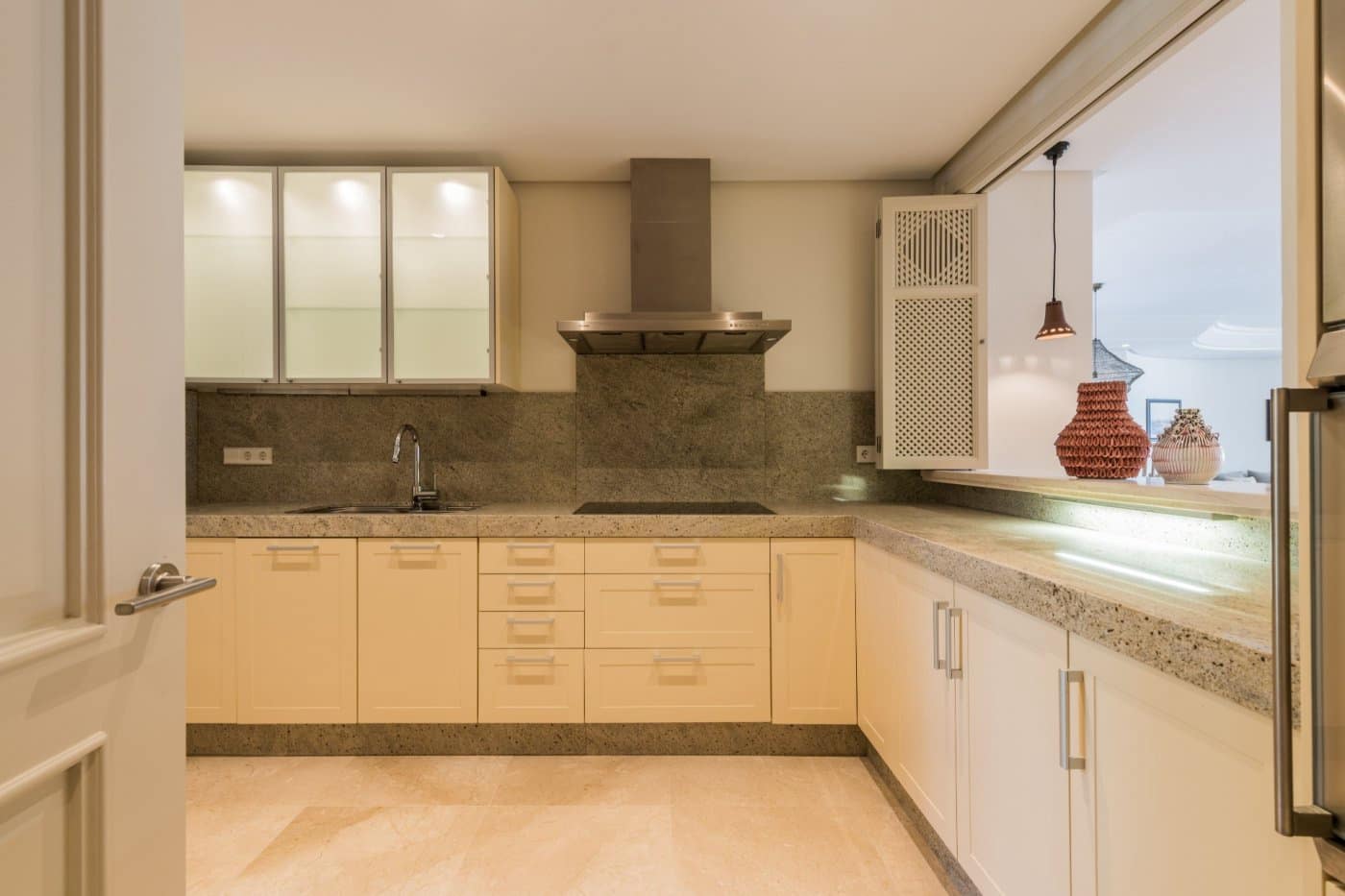 3 bedroom Apartment for sale in Marbella with pool garage - € 2,150,000 (Ref: 8275335)