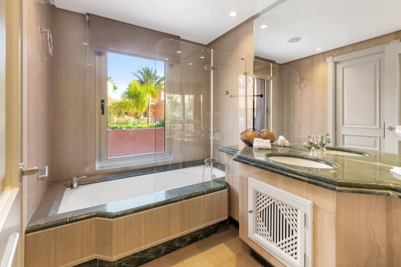 3 bedroom Apartment for sale in Marbella with pool garage - € 2,150,000 (Ref: 8275335)