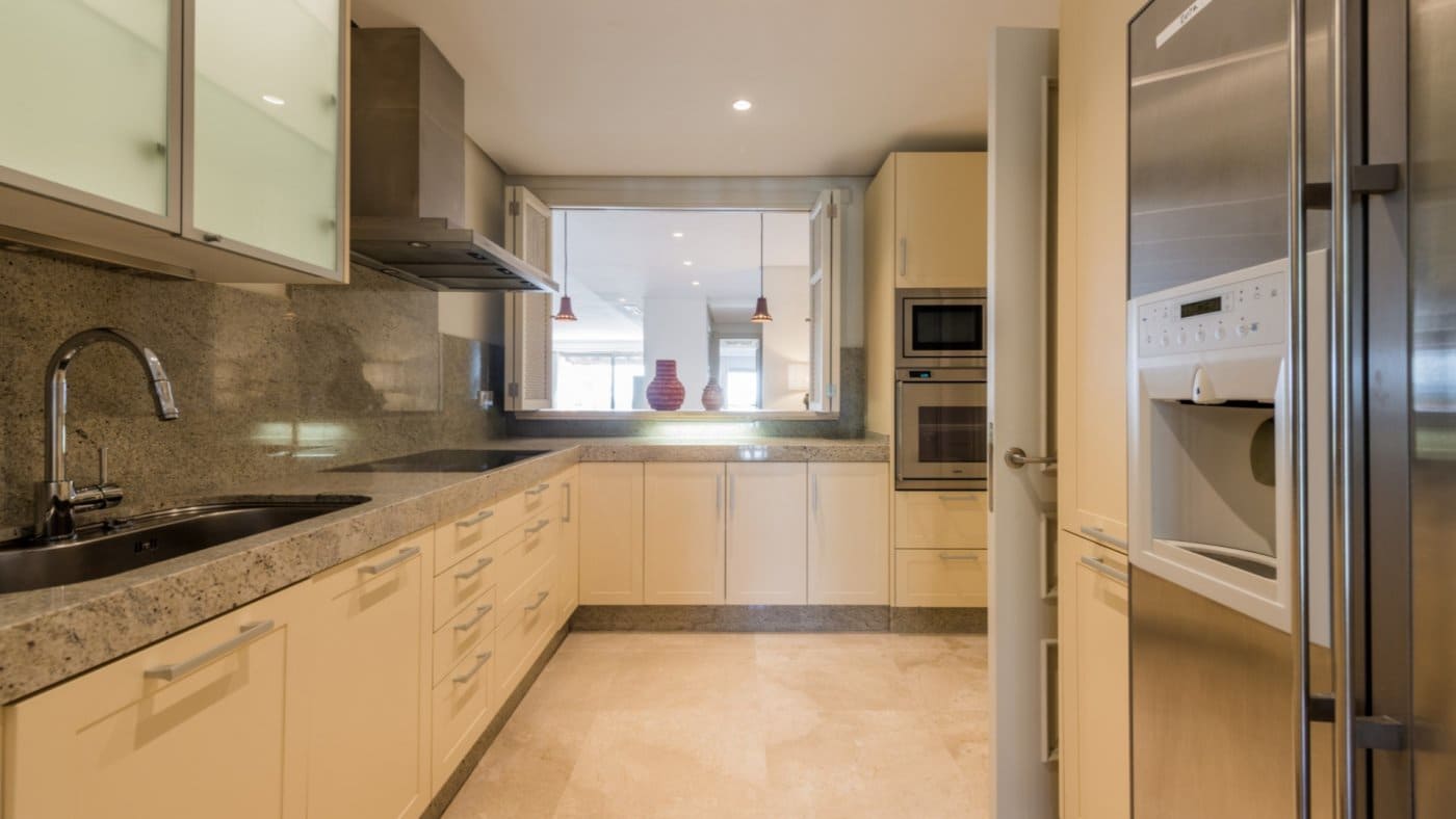 3 bedroom Apartment for sale in Marbella with pool garage - € 2,150,000 (Ref: 8275335)