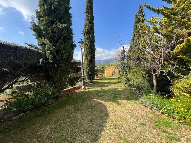 5 soveværelse Finca/Landehus til salg i Ojen med swimmingpool garage - € 1.500.000 (Ref: 8275338)