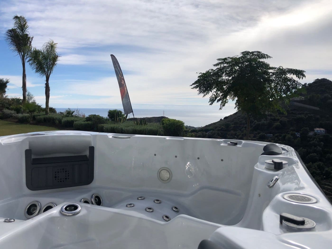 2 bedroom Apartment for sale in Marbella with pool garage - € 799,000 (Ref: 8275362)