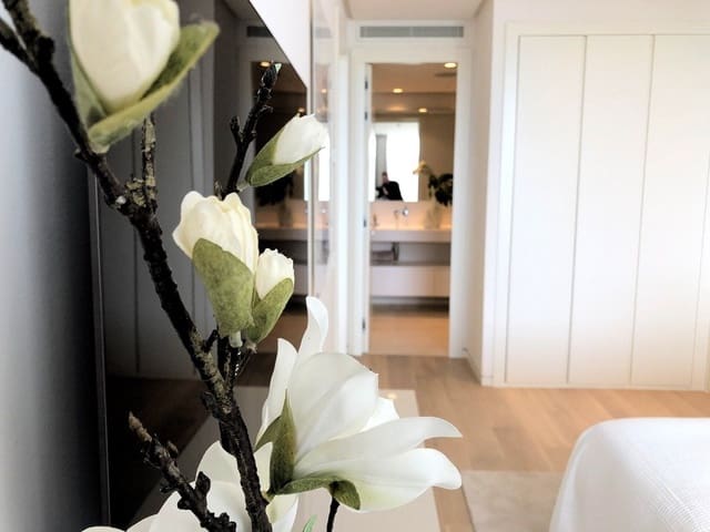 2 bedroom Apartment for sale in Marbella with pool garage - € 799,000 (Ref: 8275362)