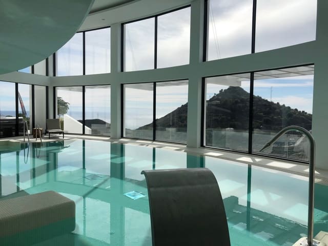 2 bedroom Apartment for sale in Marbella with pool garage - € 799,000 (Ref: 8275362)