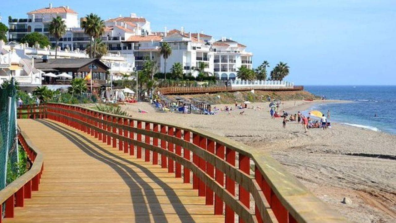 4 slaapkamer Rijtjeshuis te koop in Mijas met zwembad garage - € 796.000 (Ref: 8275404)