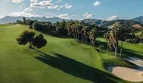 2 soverom Penthouse til salgs i Los Monteros, Marbella med svømmebasseng garasje - € 615 000 (Ref: 8275453)