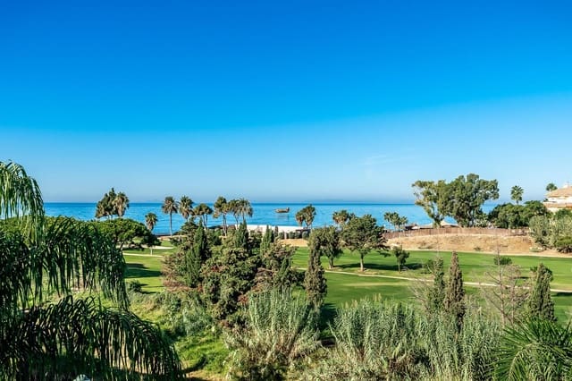 2 soverom Penthouse til salgs i Los Monteros, Marbella med svømmebasseng garasje - € 615 000 (Ref: 8275453)