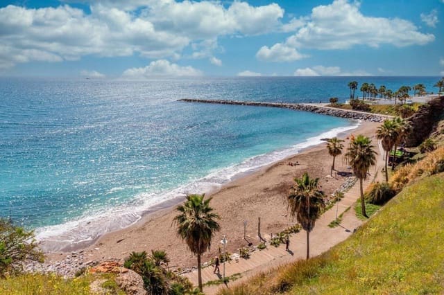 3 makuuhuone Ranta-asunto myytävänä paikassa Benalmádena mukana uima-altaan 
autotalli - 704 000 € (Ref: 8275455)