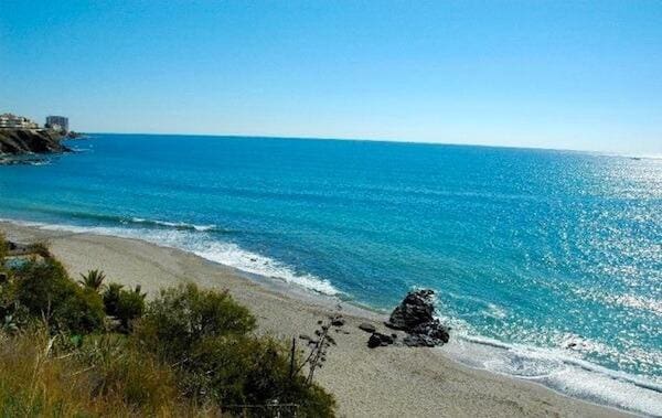 3 makuuhuone Ranta-asunto myytävänä paikassa Benalmádena mukana uima-altaan 
autotalli - 704 000 € (Ref: 8275455)