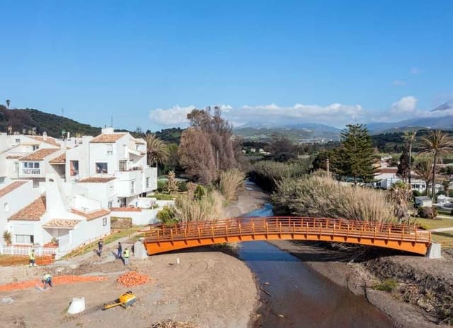 3 quarto Apartamento para venda em Estepona com piscina garagem - 475 000 € (Ref: 8275457)