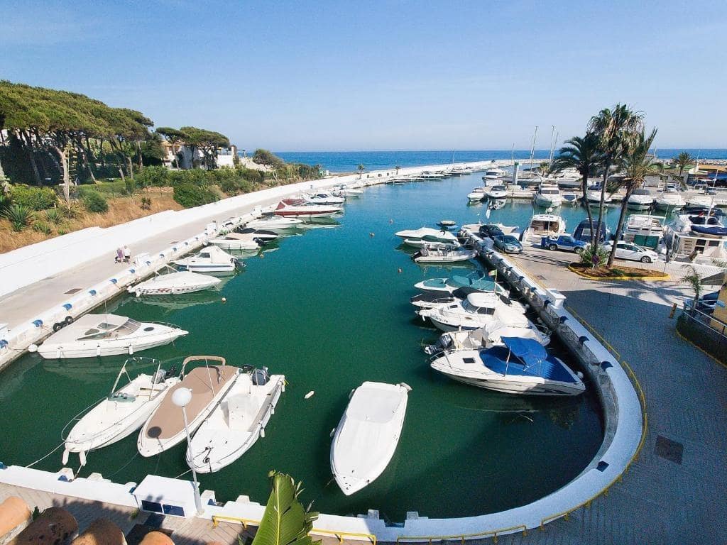 3 soveværelse Semi-Rækkehus til salg i Marbella med swimmingpool garage - € 1.580.000 (Ref: 8295803)