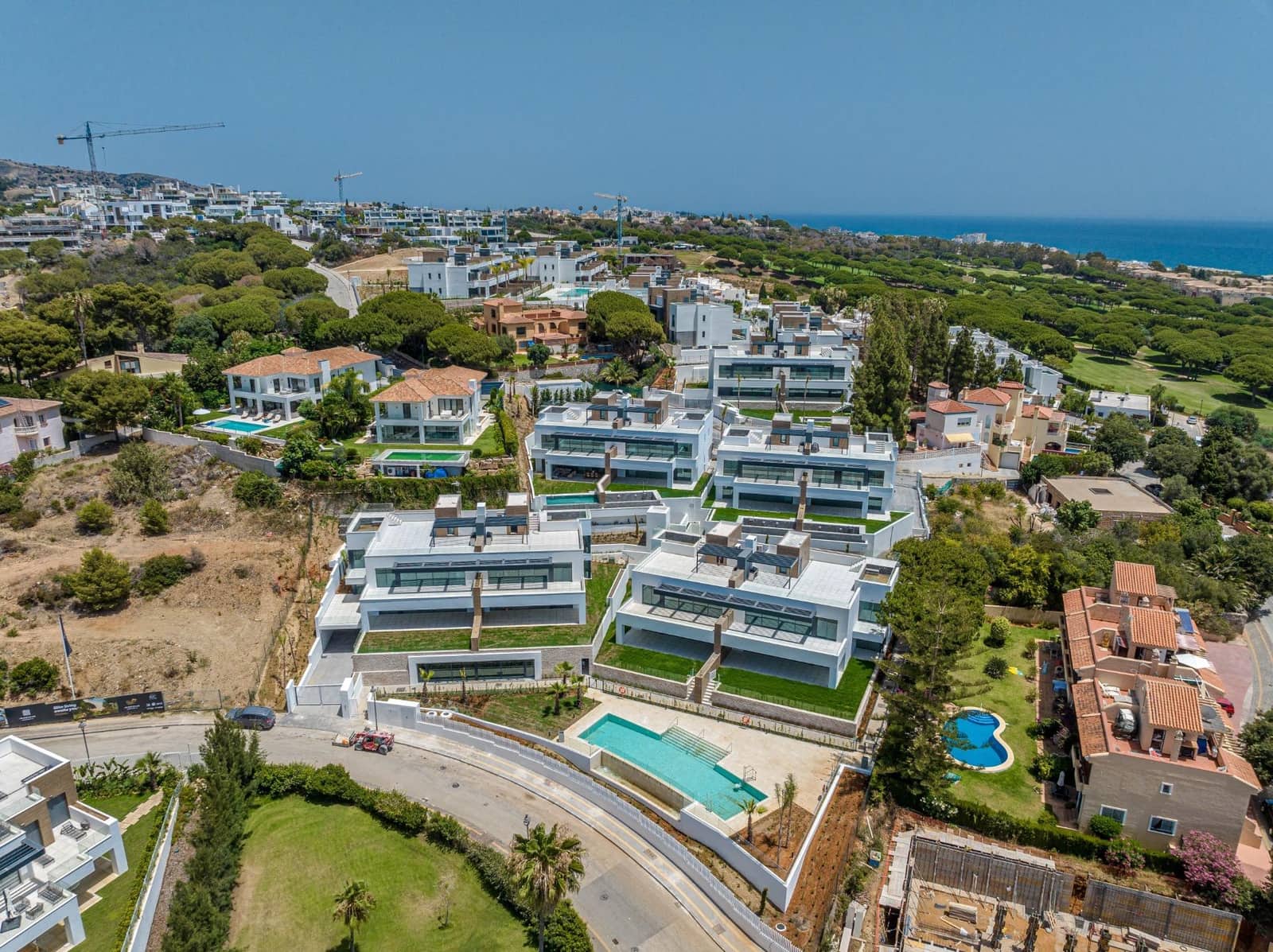 3 soveværelse Semi-Rækkehus til salg i Marbella med swimmingpool garage - € 1.630.000 (Ref: 8559746)