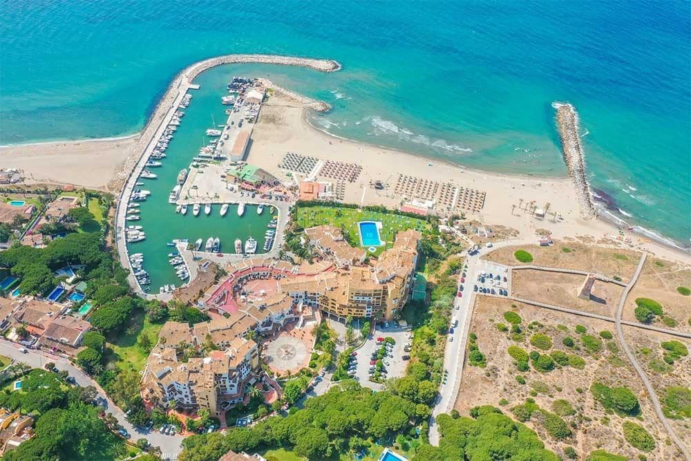 3 soveværelse Semi-Rækkehus til salg i Marbella med swimmingpool garage - € 1.630.000 (Ref: 8559746)