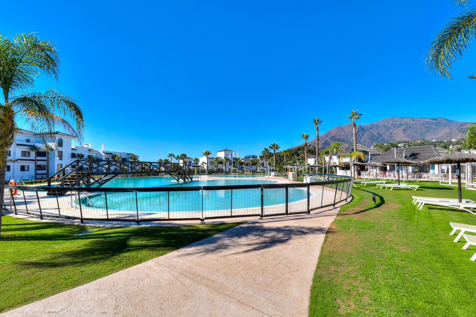 3 chambre Appartement à vendre à Estepona avec piscine garage - 860 000 € (Ref: 8662737)