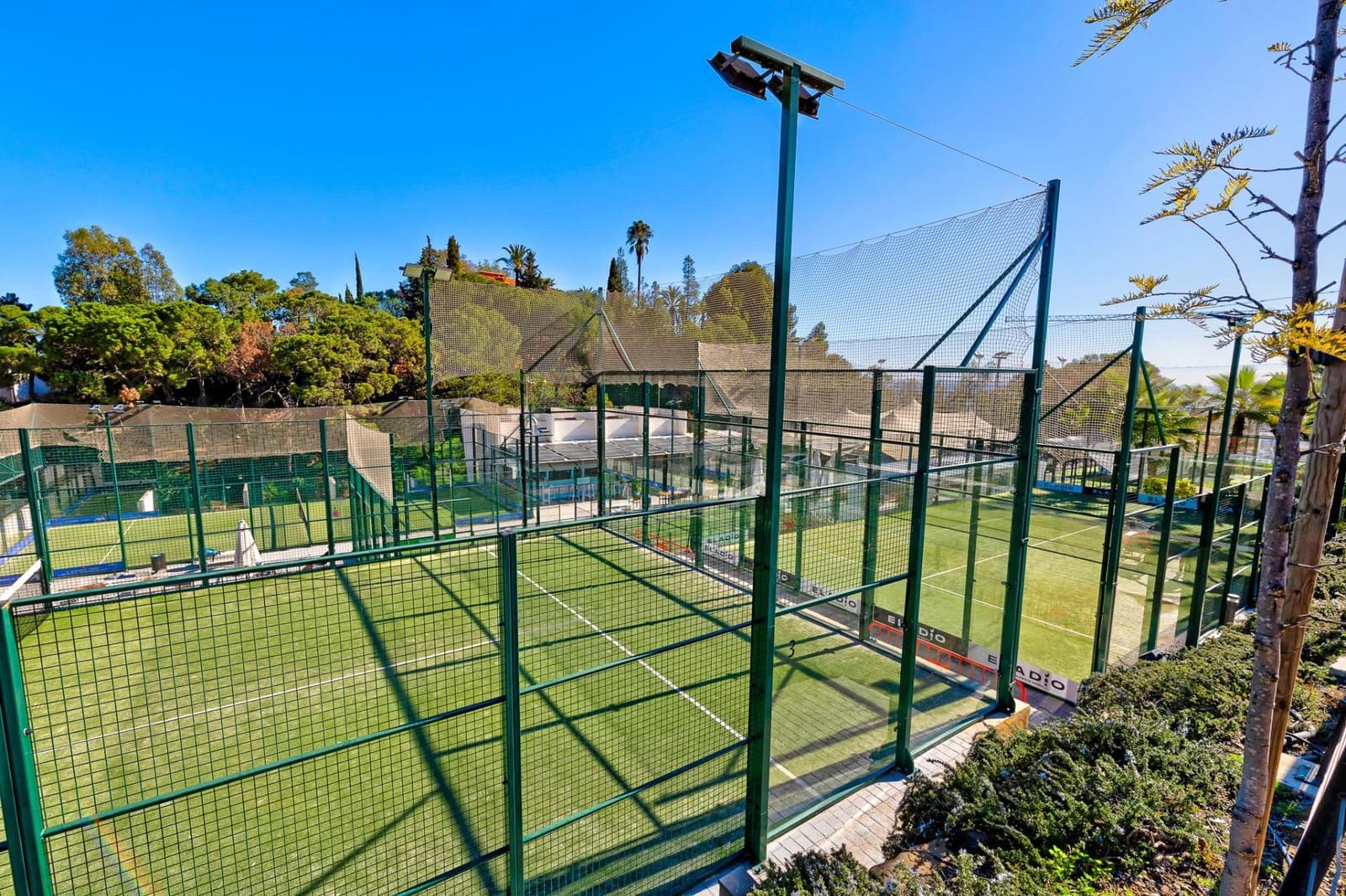 3 chambre Appartement à vendre à Estepona avec piscine garage - 860 000 € (Ref: 8662737)