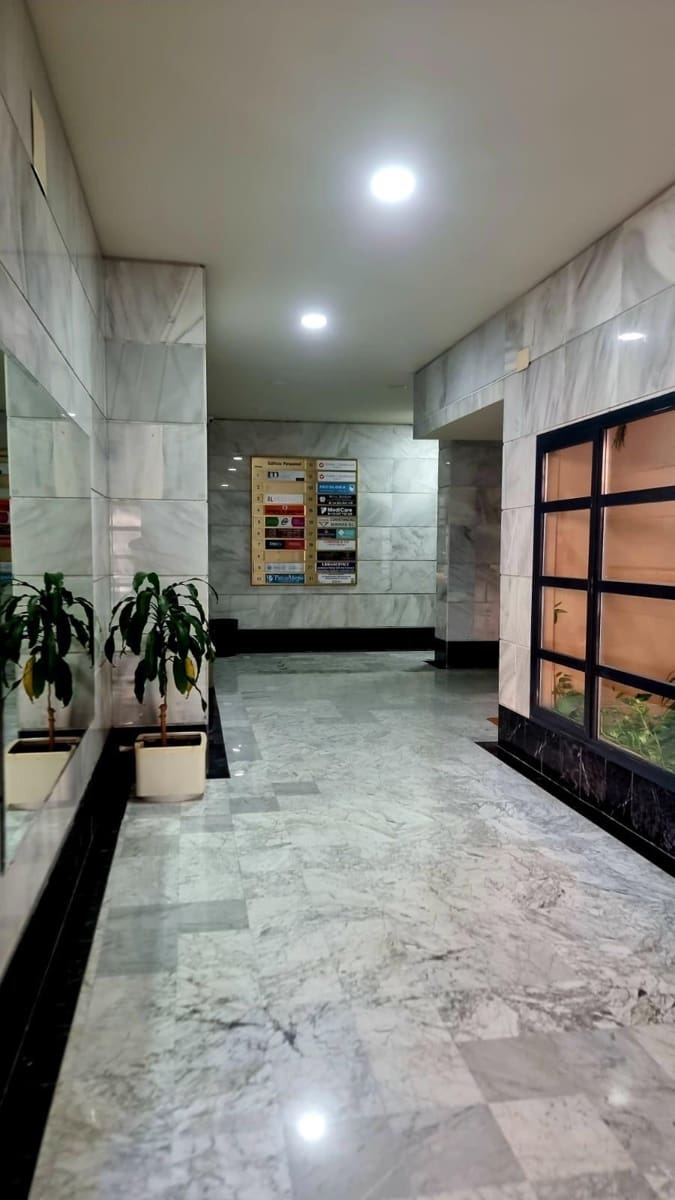 Toimisto vuokrattavana paikassa Marbella mukana 
autotalli - 1 800 € (Ref: 8670471)