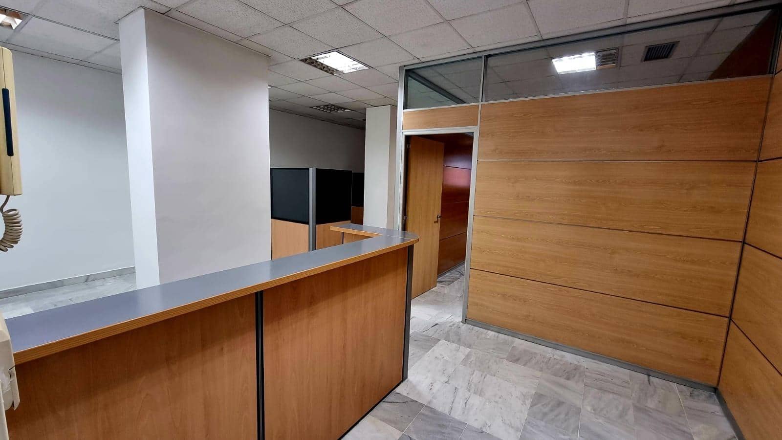 Toimisto vuokrattavana paikassa Marbella mukana 
autotalli - 1 800 € (Ref: 8670471)