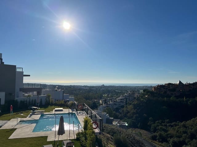 3 sypialnia Penthouse na sprzedaż w Nueva Andalucia, Marbella z basenem garażem - 950 000 € (Ref: 8689127)