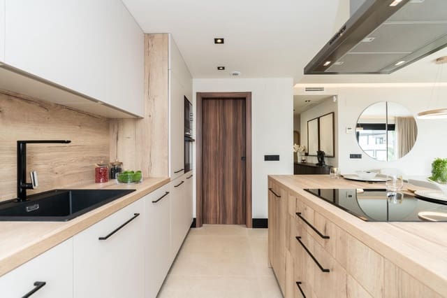 3 sypialnia Penthouse na sprzedaż w Nueva Andalucia, Marbella z basenem garażem - 950 000 € (Ref: 8689127)