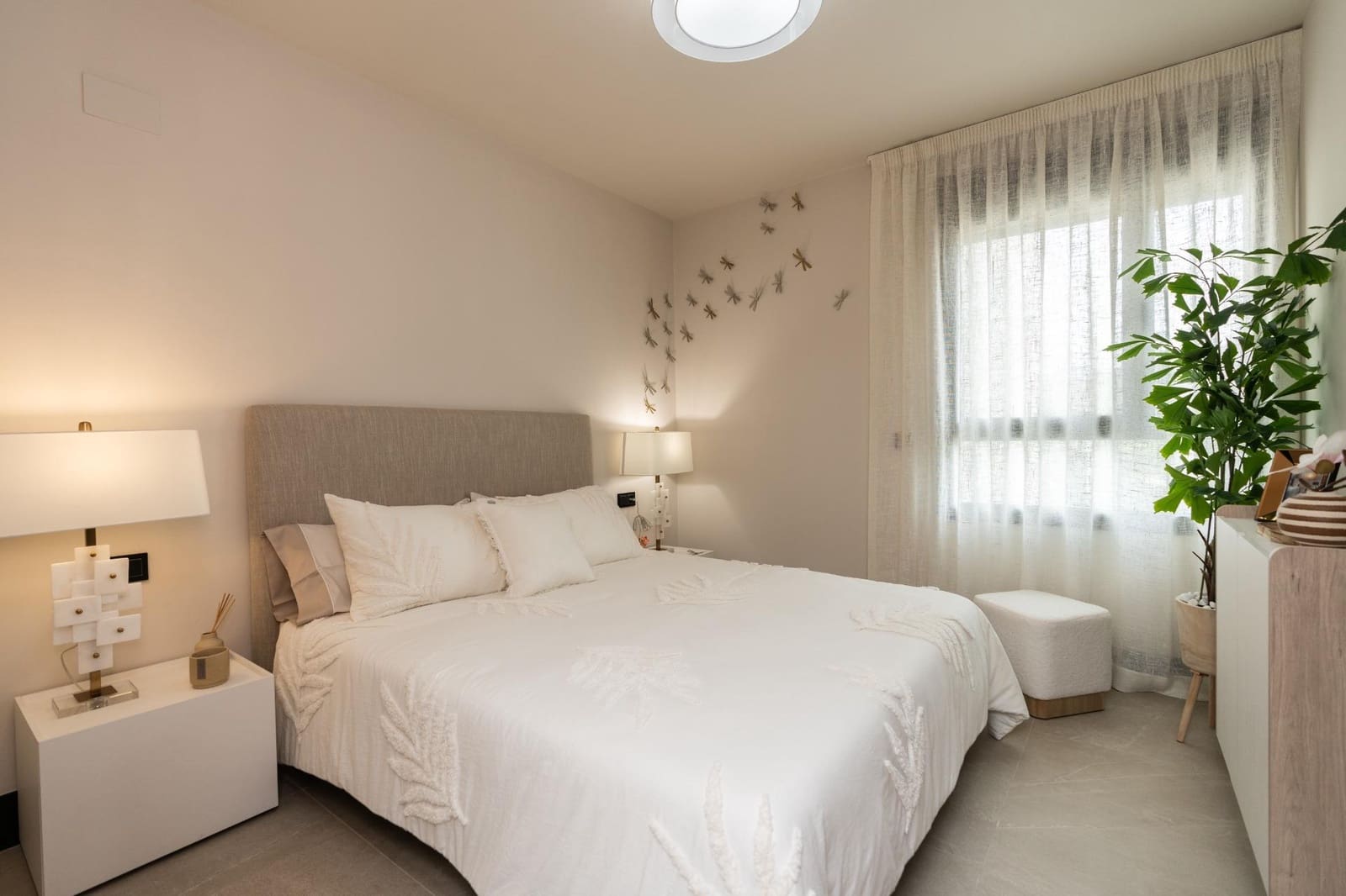 3 sypialnia Penthouse na sprzedaż w Nueva Andalucia z basenem garażem - 950 000 € (Ref: 8689127)