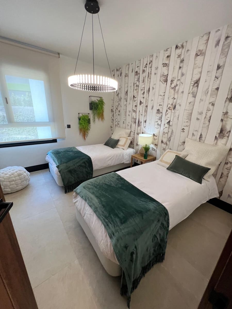 3 sypialnia Penthouse na sprzedaż w Nueva Andalucia z basenem garażem - 950 000 € (Ref: 8689127)