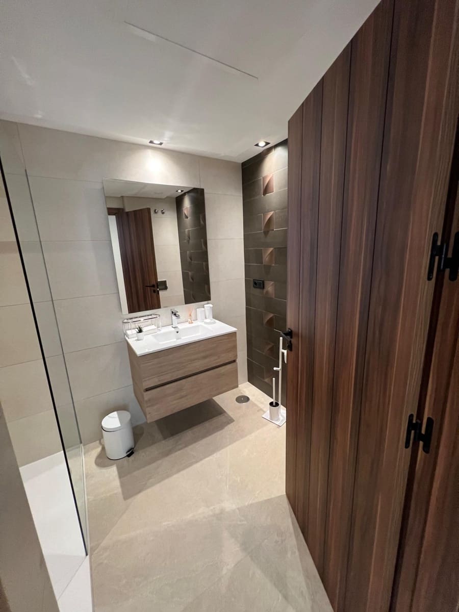 3 sypialnia Penthouse na sprzedaż w Nueva Andalucia z basenem garażem - 950 000 € (Ref: 8689127)