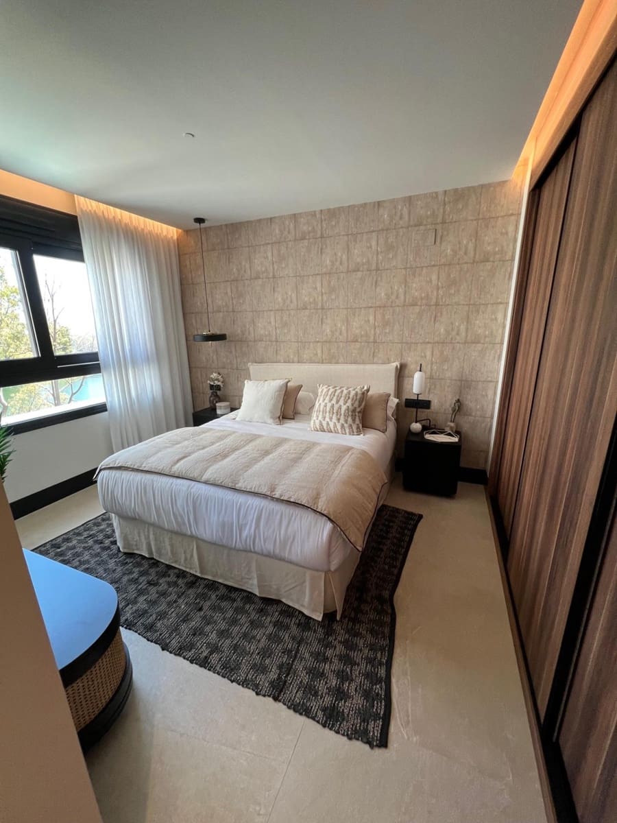 3 sypialnia Penthouse na sprzedaż w Nueva Andalucia z basenem garażem - 950 000 € (Ref: 8689127)