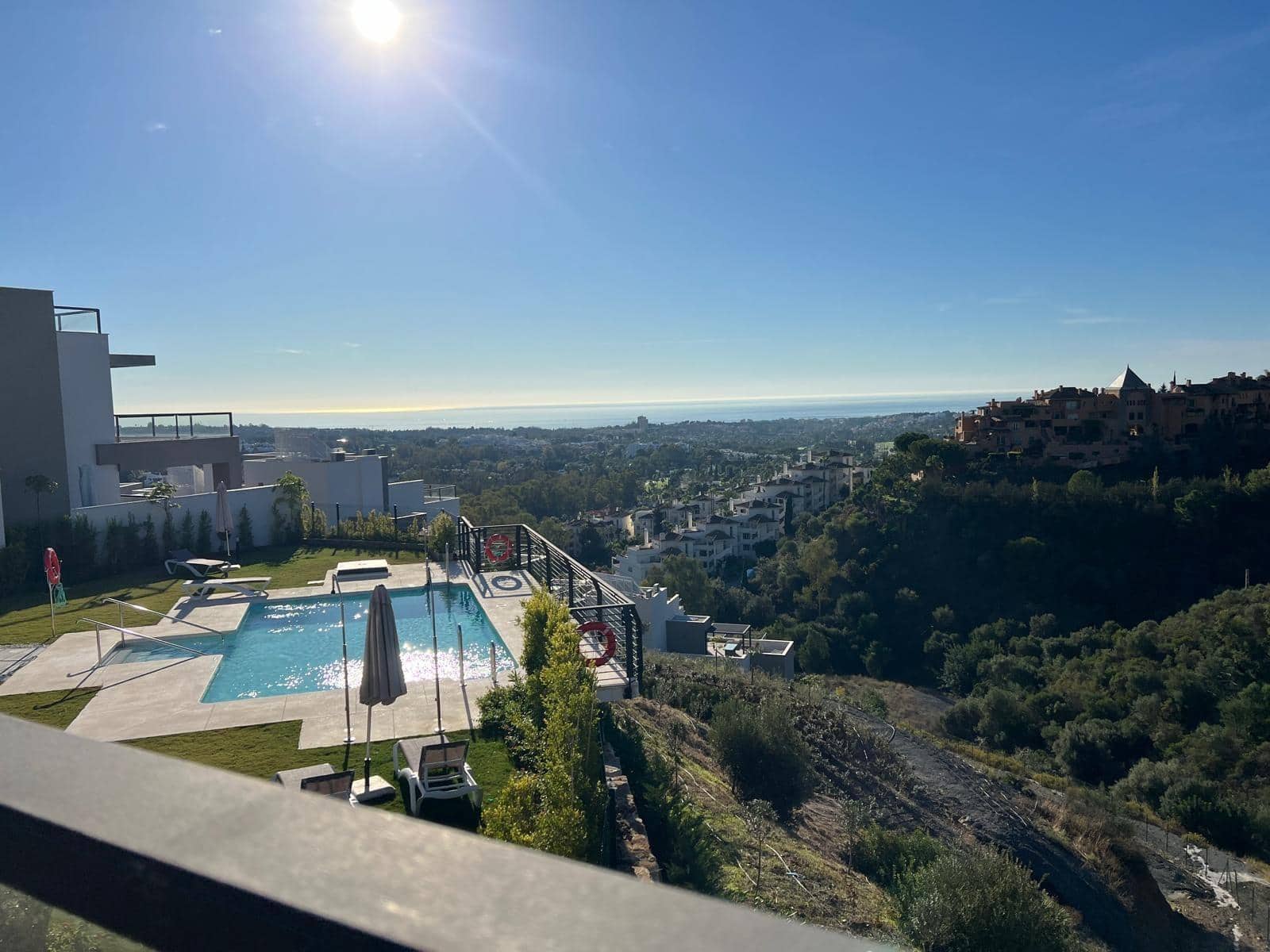 3 sypialnia Penthouse na sprzedaż w Nueva Andalucia z basenem garażem - 950 000 € (Ref: 8689127)