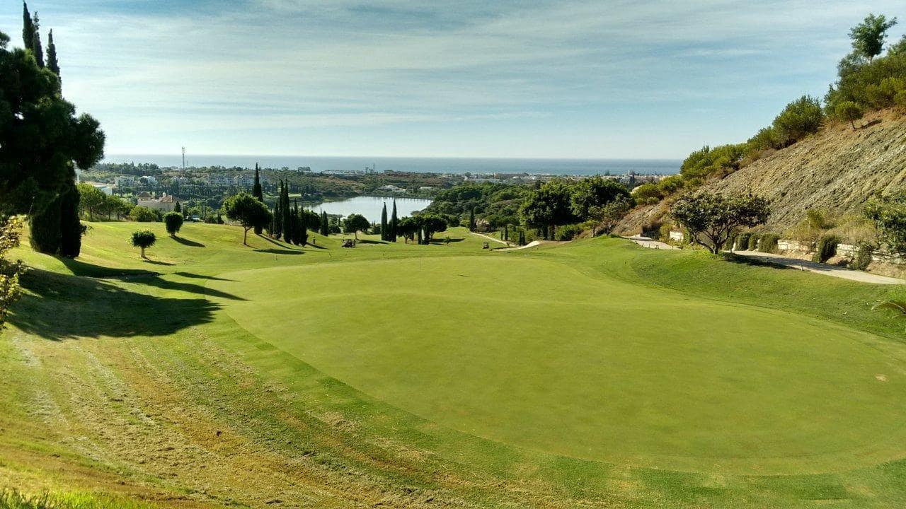 4 bedroom Villa for sale in Benahavis with pool garage - € 2,630,000 (Ref: 8709287)