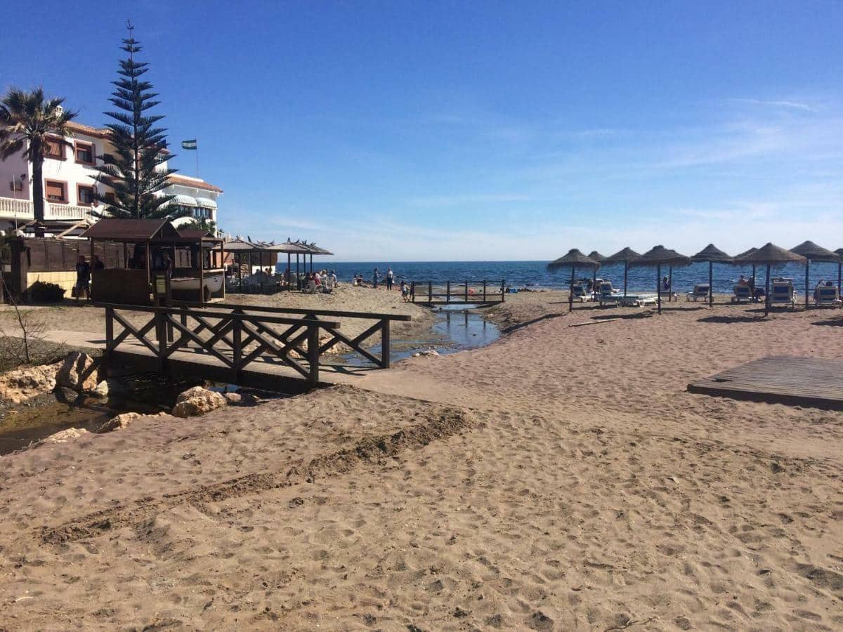 3 sypialnia Dom szeregowy na sprzedaż w El Faro z basenem garażem - 949 000 € (Ref: 8748056)