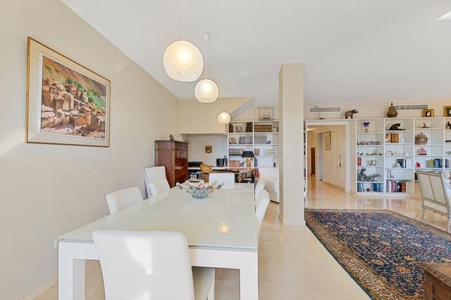 3 makuuhuone Kattohuoneisto myytävänä paikassa Guadalmina Alta, Marbella mukana uima-altaan 
autotalli - 700 000 € (Ref: 8786884)