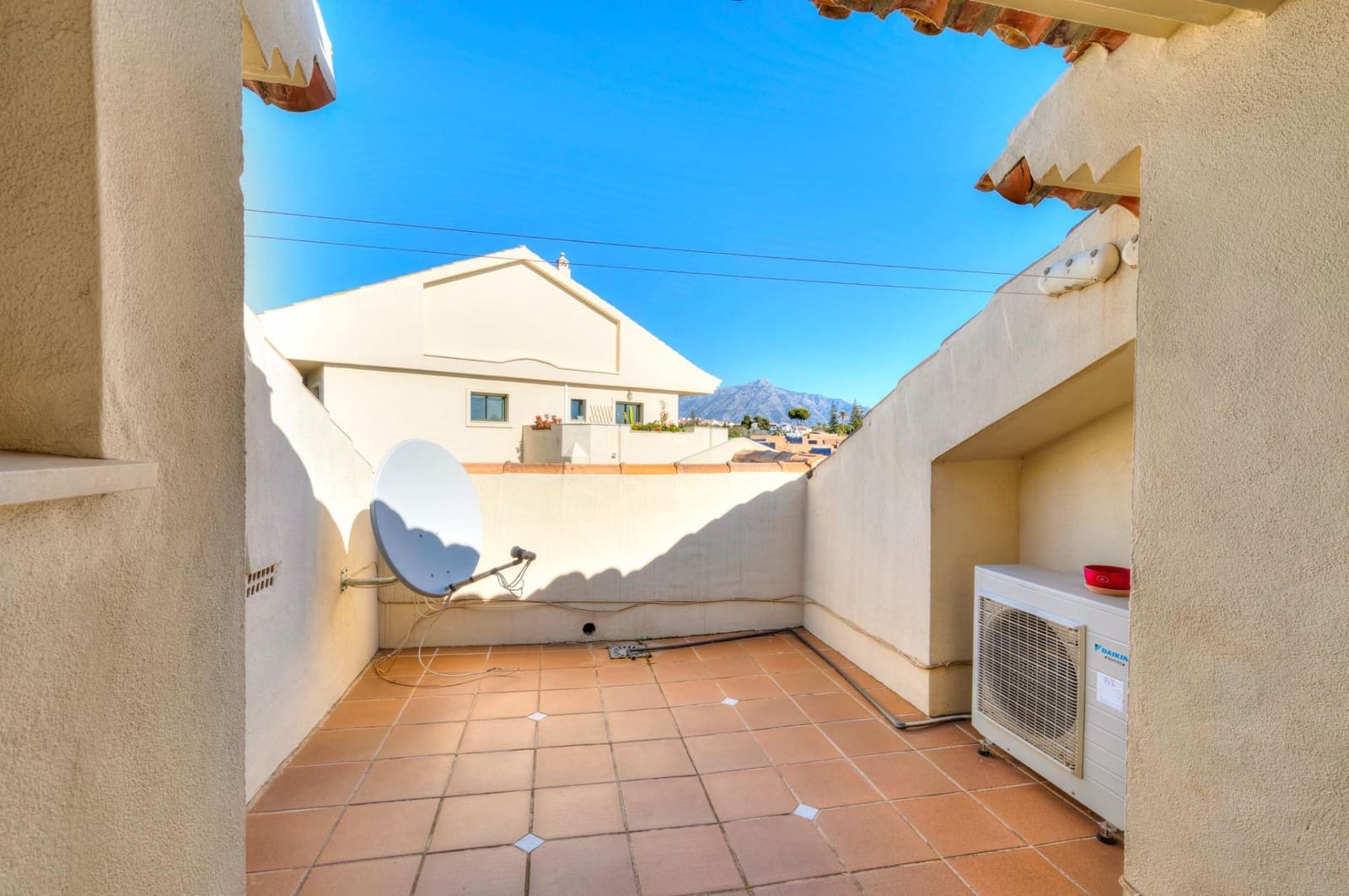 3 sypialnia Penthouse na sprzedaż w Guadalmina z basenem garażem - 700 000 € (Ref: 8786884)