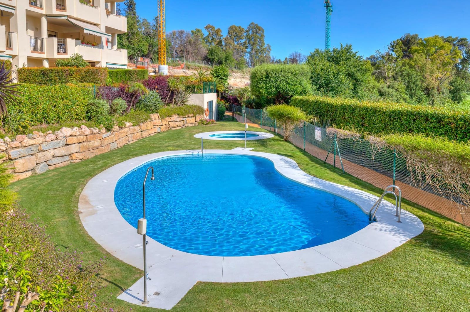 3 sypialnia Penthouse na sprzedaż w Guadalmina z basenem garażem - 700 000 € (Ref: 8786884)