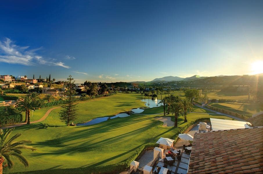 3 sypialnia Apartament na sprzedaż w Nueva Andalucia z basenem garażem - 899 100 € (Ref: 8809879)