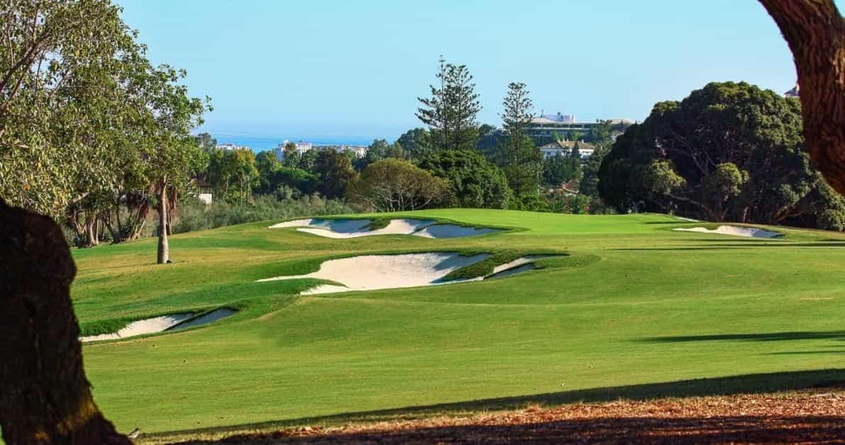 3 sypialnia Apartament na sprzedaż w Nueva Andalucia z basenem garażem - 899 100 € (Ref: 8809879)